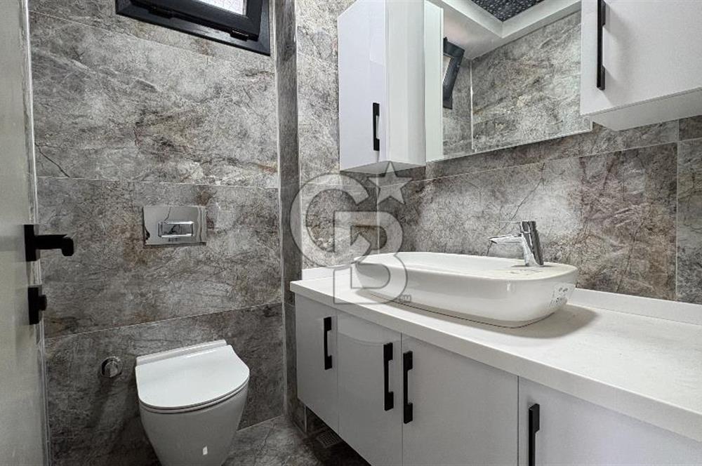 Yenifoça'da Satılık Deniz Manzaralı Tam Müstakil 3+2 Villa