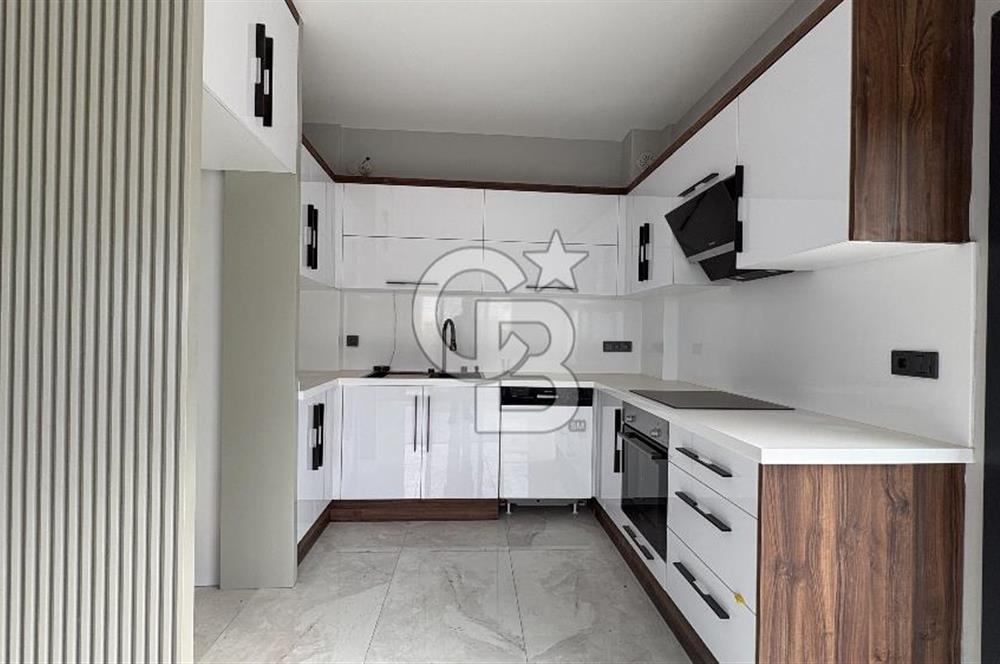 Yenifoça'da Satılık Deniz Manzaralı Tam Müstakil 3+2 Villa