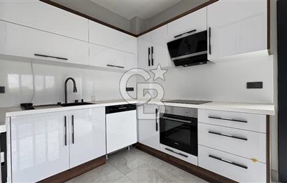 Yenifoça'da Satılık Deniz Manzaralı Tam Müstakil 3+2 Villa