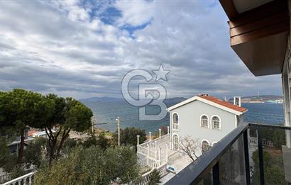 Yenifoça'da Satılık Deniz Manzaralı Tam Müstakil 3+2 Villa