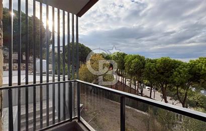 Yenifoça'da Satılık Deniz Manzaralı Tam Müstakil 3+2 Villa
