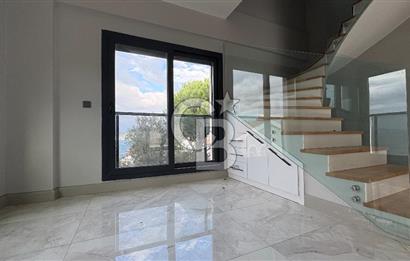 Yenifoça'da Satılık Deniz Manzaralı Tam Müstakil 3+2 Villa