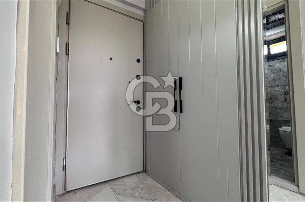Yenifoça'da Satılık Deniz Manzaralı Tam Müstakil 3+2 Villa