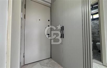 Yenifoça'da Satılık Deniz Manzaralı Tam Müstakil 3+2 Villa