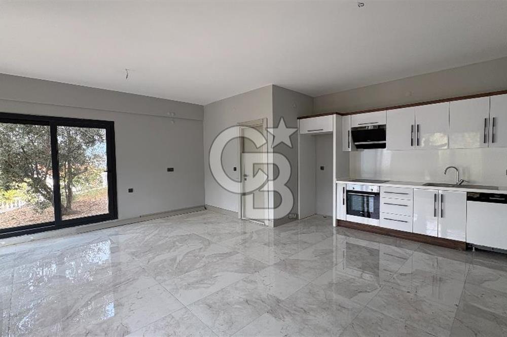 Yenifoça'da Satılık Deniz Manzaralı Tam Müstakil 3+2 Villa