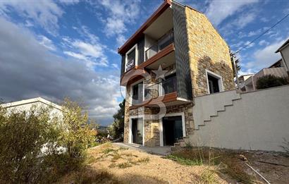 Yenifoça'da Satılık Deniz Manzaralı Tam Müstakil 3+2 Villa