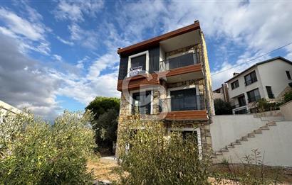 Yenifoça'da Satılık Deniz Manzaralı Tam Müstakil 3+2 Villa