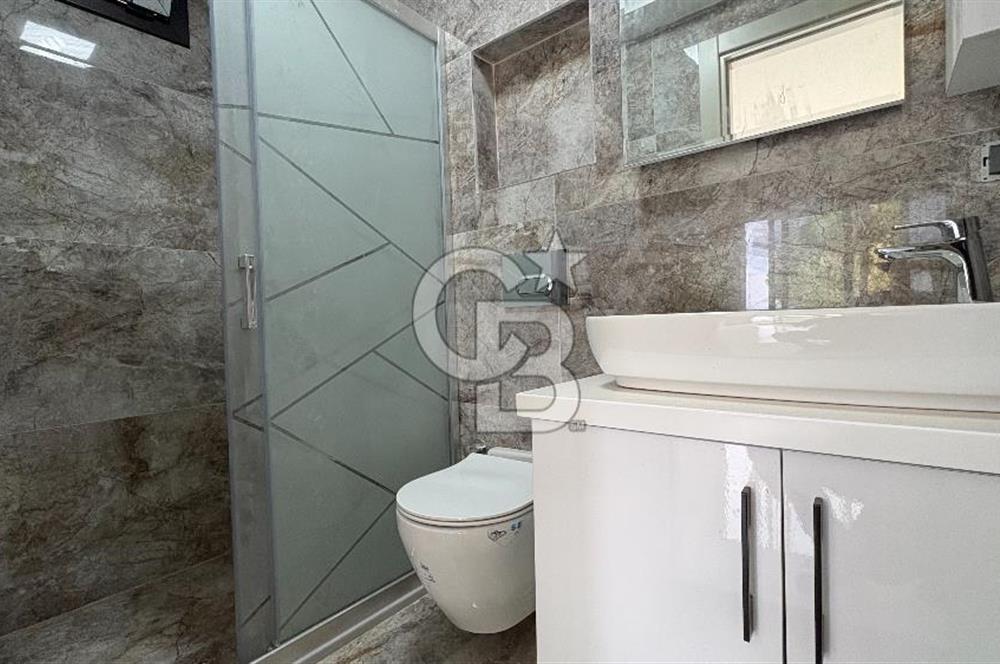 Yenifoça'da Satılık Deniz Manzaralı Tam Müstakil 3+2 Villa