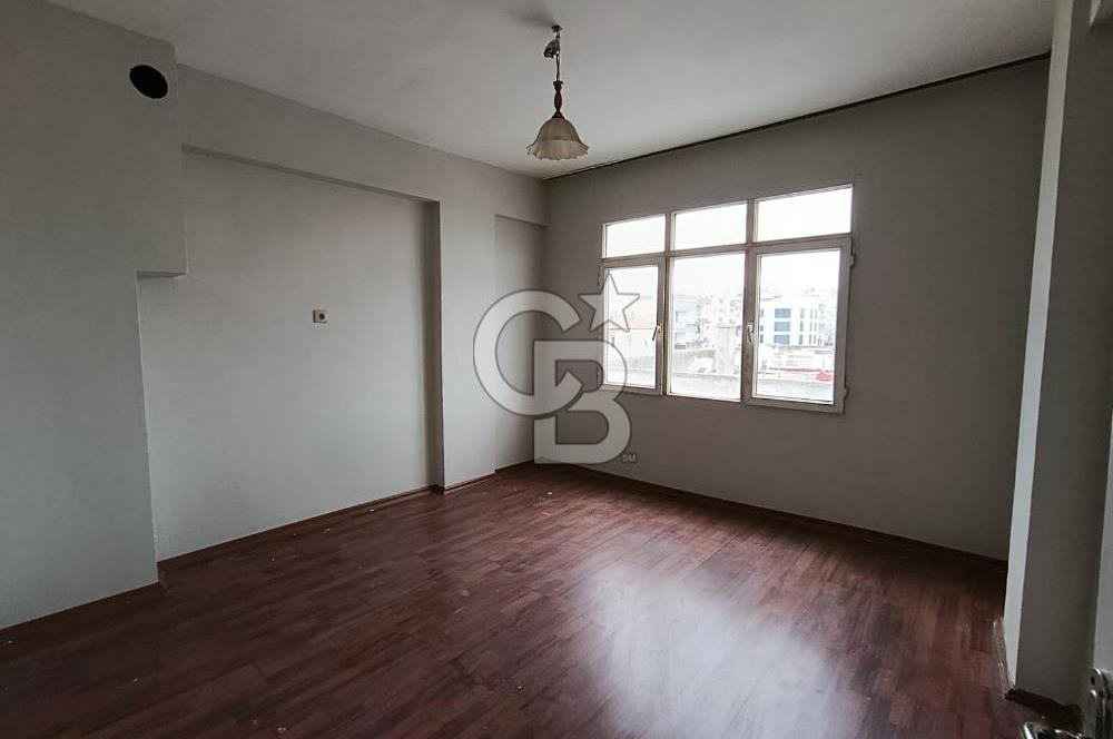 İSTİKLAL CADDESİ'NDE ATATÜRK İLKOKULU KARŞISI KİRALIK 2+1 DAİRE