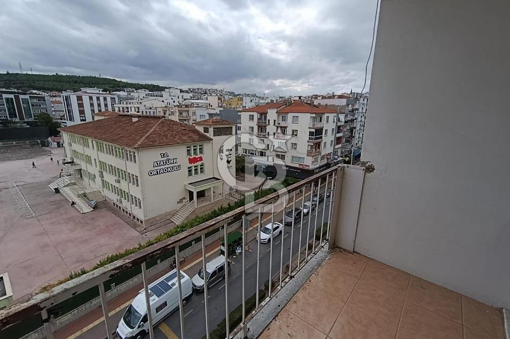İSTİKLAL CADDESİ'NDE ATATÜRK İLKOKULU KARŞISI KİRALIK 2+1 DAİRE