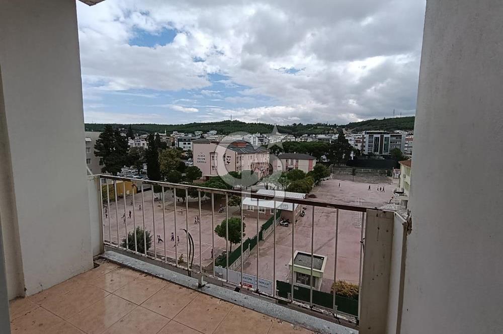 İSTİKLAL CADDESİ'NDE ATATÜRK İLKOKULU KARŞISI KİRALIK 2+1 DAİRE