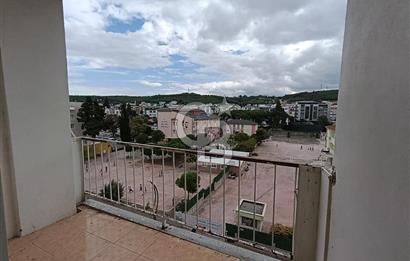 İSTİKLAL CADDESİ'NDE ATATÜRK İLKOKULU KARŞISI KİRALIK 2+1 DAİRE