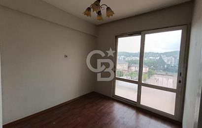İSTİKLAL CADDESİ'NDE ATATÜRK İLKOKULU KARŞISI KİRALIK 2+1 DAİRE