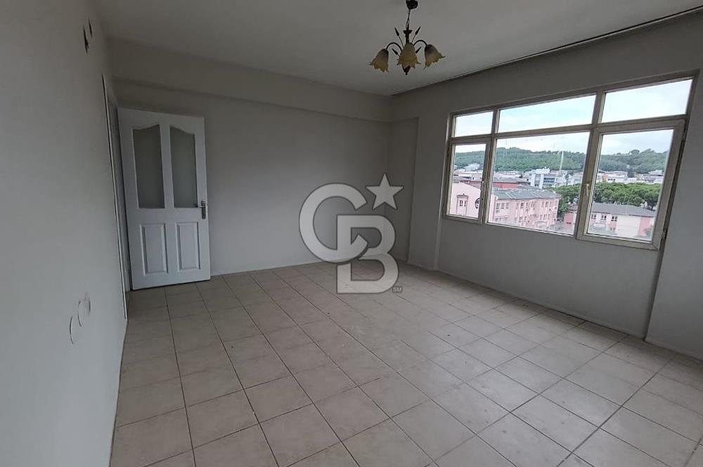 İSTİKLAL CADDESİ'NDE ATATÜRK İLKOKULU KARŞISI KİRALIK 2+1 DAİRE