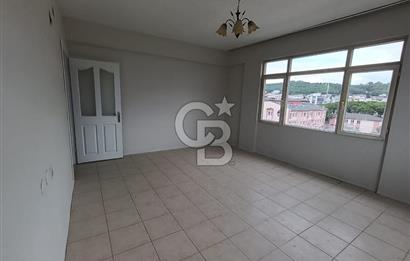 İSTİKLAL CADDESİ'NDE ATATÜRK İLKOKULU KARŞISI KİRALIK 2+1 DAİRE