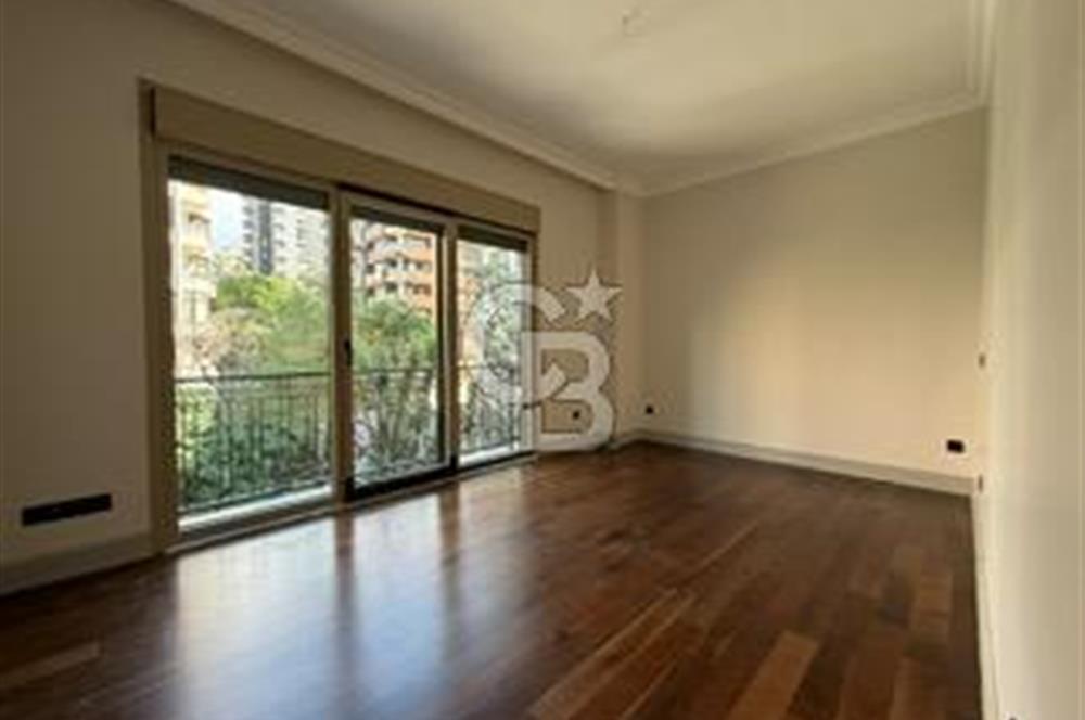 Suadiye Mücahit Sokakta 160 m² 4+1 Geniş ve Ferah Daire