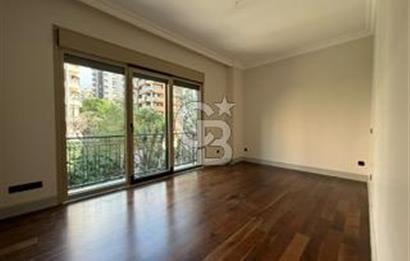 Suadiye Mücahit Sokakta 160 m² 4+1 Geniş ve Ferah Daire