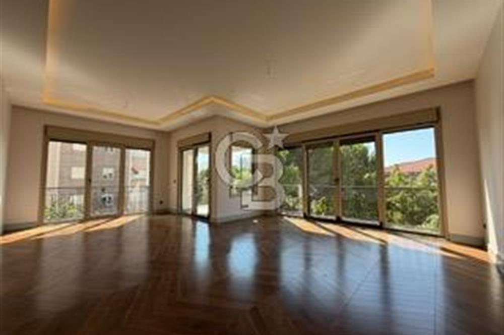 Suadiye Mücahit Sokakta 160 m² 4+1 Geniş ve Ferah Daire