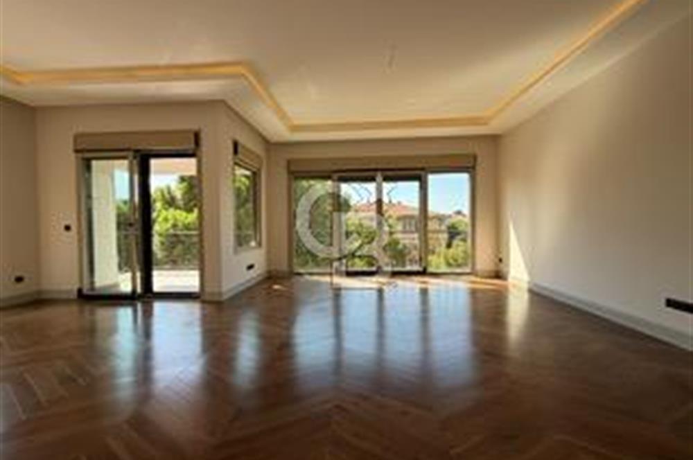 Suadiye Mücahit Sokakta 160 m² 4+1 Geniş ve Ferah Daire