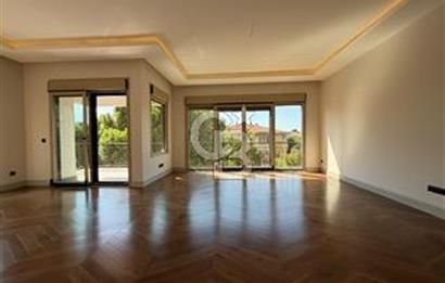 Suadiye Mücahit Sokakta 160 m² 4+1 Geniş ve Ferah Daire