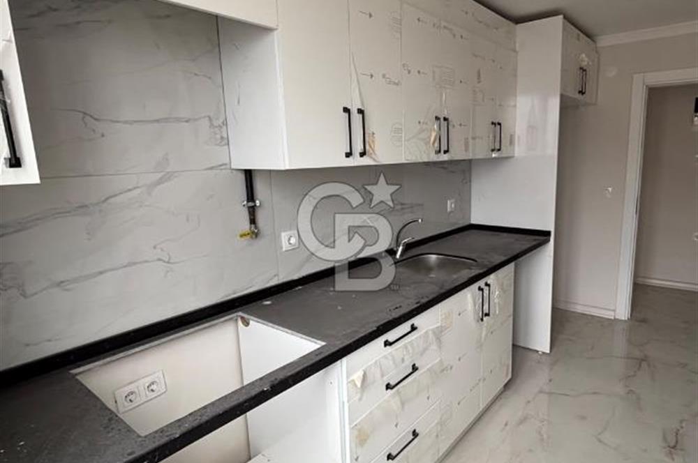 ÇAYIROVA EMEK MAHALLESİ’NDE MUTLUKENT’İN DİBİNDE, CADDE ÜZERİ DENİZ MANZARALI 2+1