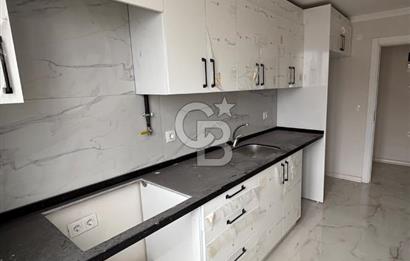 ÇAYIROVA EMEK MAHALLESİ’NDE MUTLUKENT’İN DİBİNDE, CADDE ÜZERİ DENİZ MANZARALI 2+1
