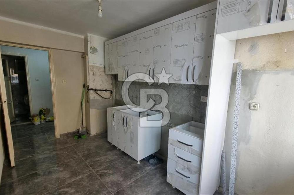 Bayraklı Merkez Tadilatlı Kiralık 2+1 Geniş Daire