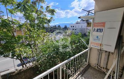 Bayraklı Merkez Tadilatlı Kiralık 2+1 Geniş Daire