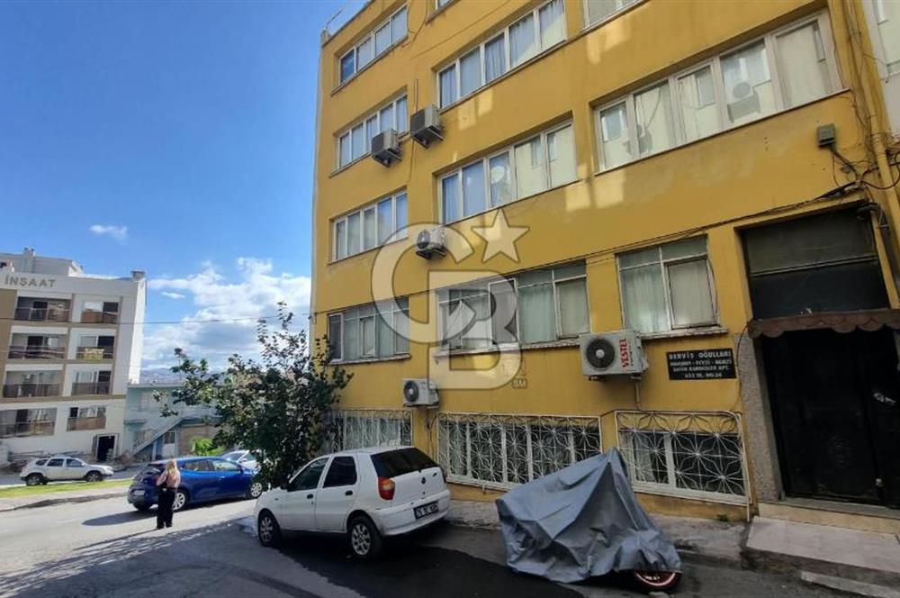 Bayraklı Merkez Tadilatlı Kiralık 2+1 Geniş Daire