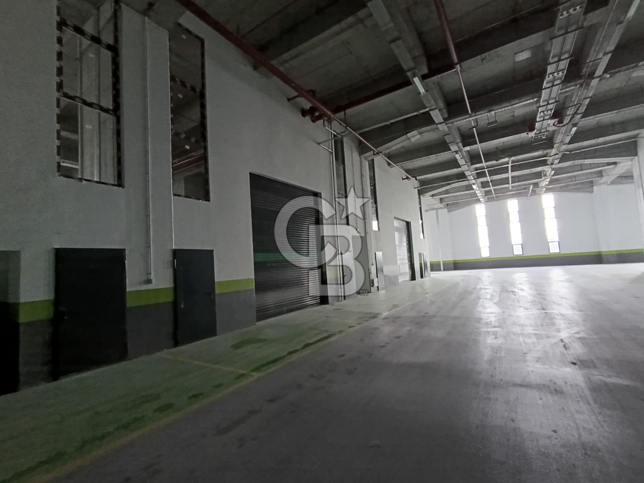 HADIMKÖY'DE SATILIK 18.000 m² HER KATTA TIR GİRİŞİ DEPO/FABRİKA