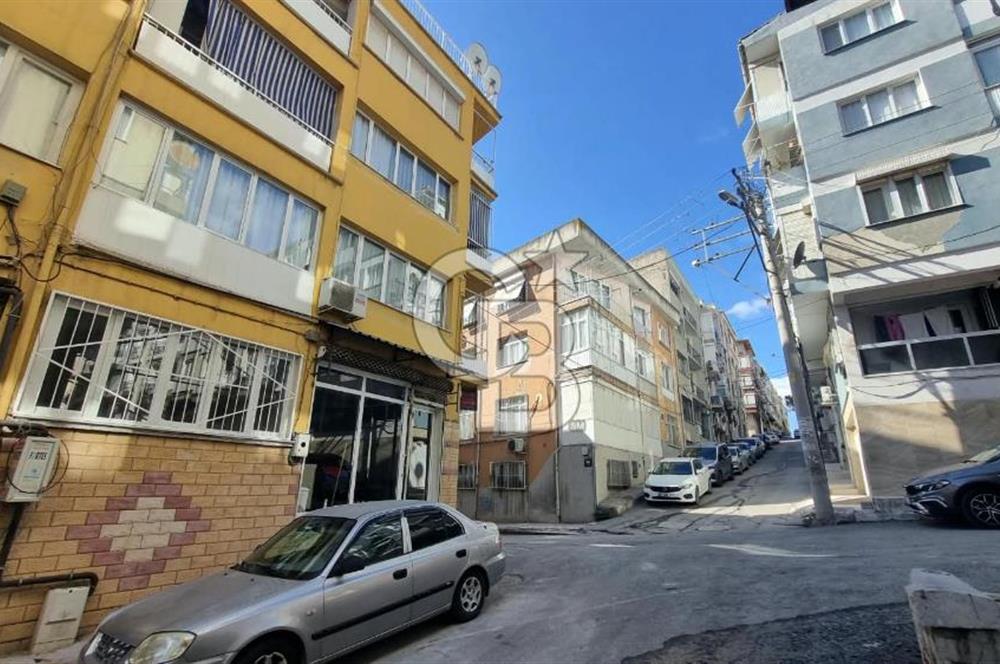 Bayraklı Merkez Tadilatlı Kiralık 2+1 Geniş Daire