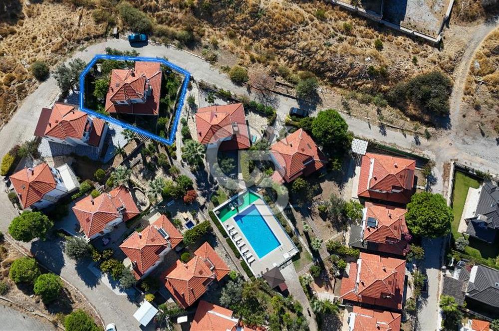 Foça Atatürk Mahallesinde Deniz Manzaralı 4+2 Dubleks