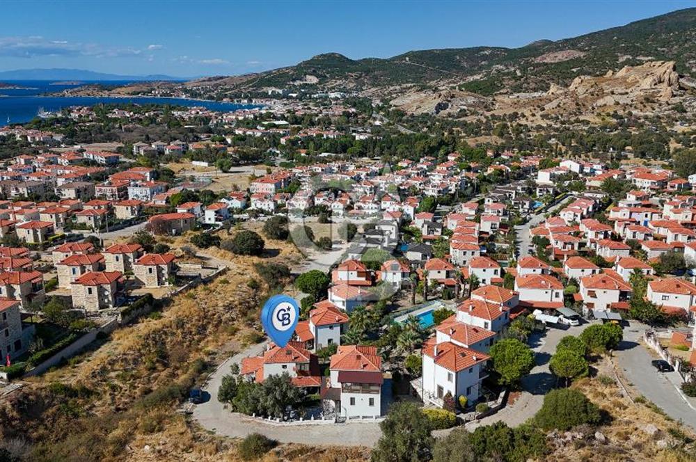 Foça Atatürk Mahallesinde Deniz Manzaralı 4+2 Dubleks