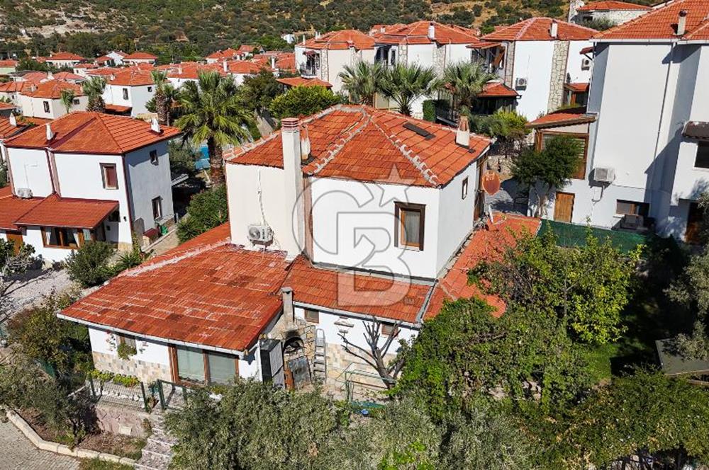 Foça Atatürk Mahallesinde Deniz Manzaralı 4+2 Dubleks