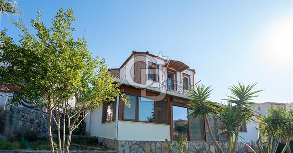 Foça Atatürk Mahallesinde Deniz Manzaralı 4+2 Dubleks - 375748
