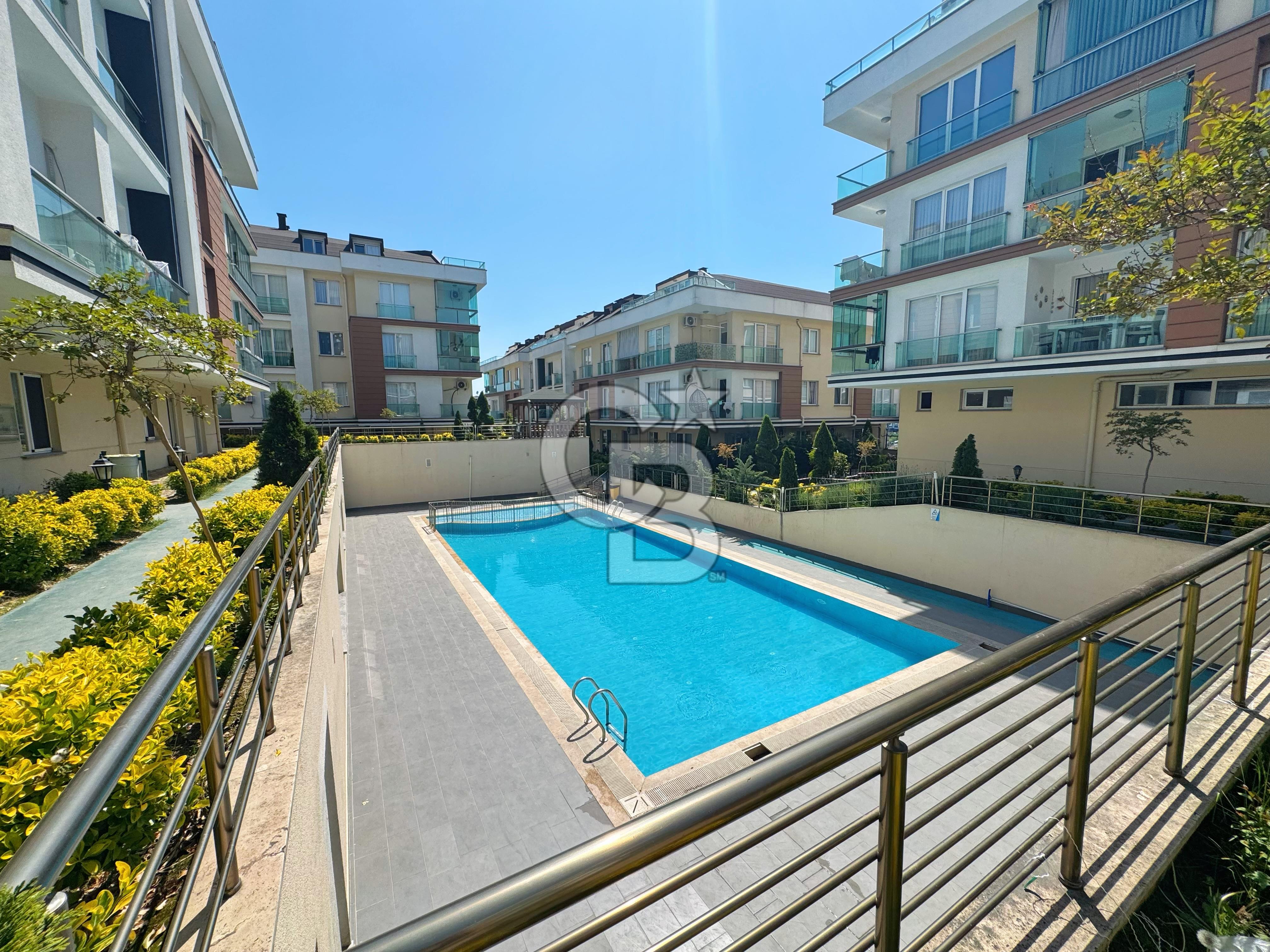 BEYLİKDÜZÜ ŞEHRİ BEYAZ SİTESİNDE 5+2 SATILIK DUBLEKS DAİRE 