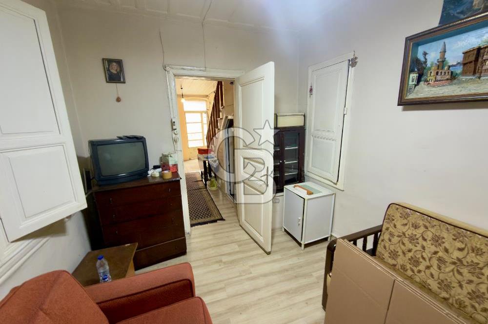 BALAT KİREMİT CADDESİ SATILIK MÜSTAKİL EV 50M2 TABAN OTURUMU