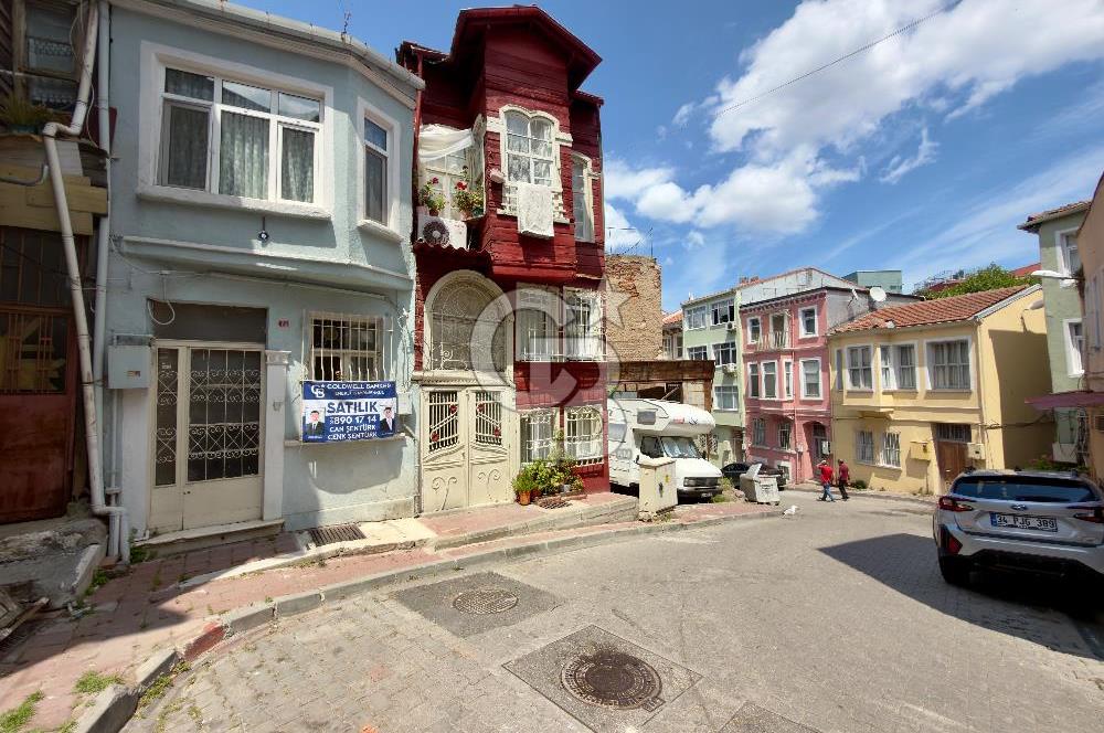 BALAT KİREMİT CADDESİ SATILIK MÜSTAKİL EV 50M2 TABAN OTURUMU