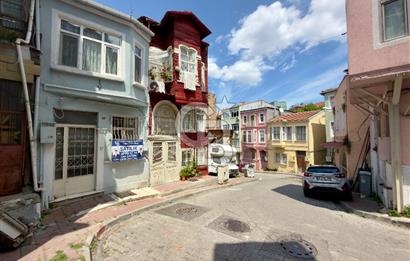 BALAT KİREMİT CADDESİ SATILIK MÜSTAKİL EV 50M2 TABAN OTURUMU