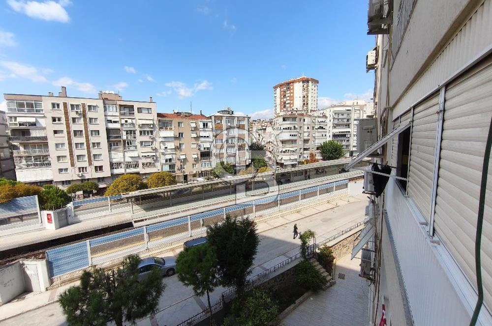 KARŞIYAKA TERSANE'DE İZBAN DURAĞI ÖNÜNDE, ÖNÜ AÇIK 3+1 SATILIK DAİRE