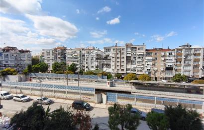 KARŞIYAKA TERSANE'DE İZBAN DURAĞI ÖNÜNDE, ÖNÜ AÇIK 3+1 SATILIK DAİRE