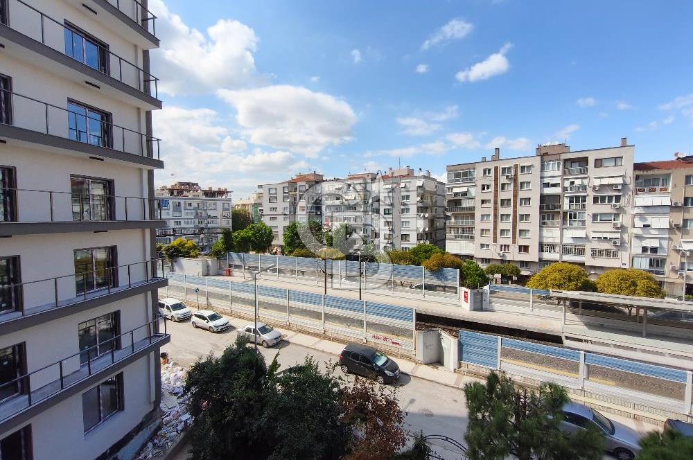 KARŞIYAKA TERSANE'DE İZBAN DURAĞI ÖNÜNDE, ÖNÜ AÇIK 3+1 SATILIK DAİRE