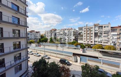 KARŞIYAKA TERSANE'DE İZBAN DURAĞI ÖNÜNDE, ÖNÜ AÇIK 3+1 SATILIK DAİRE