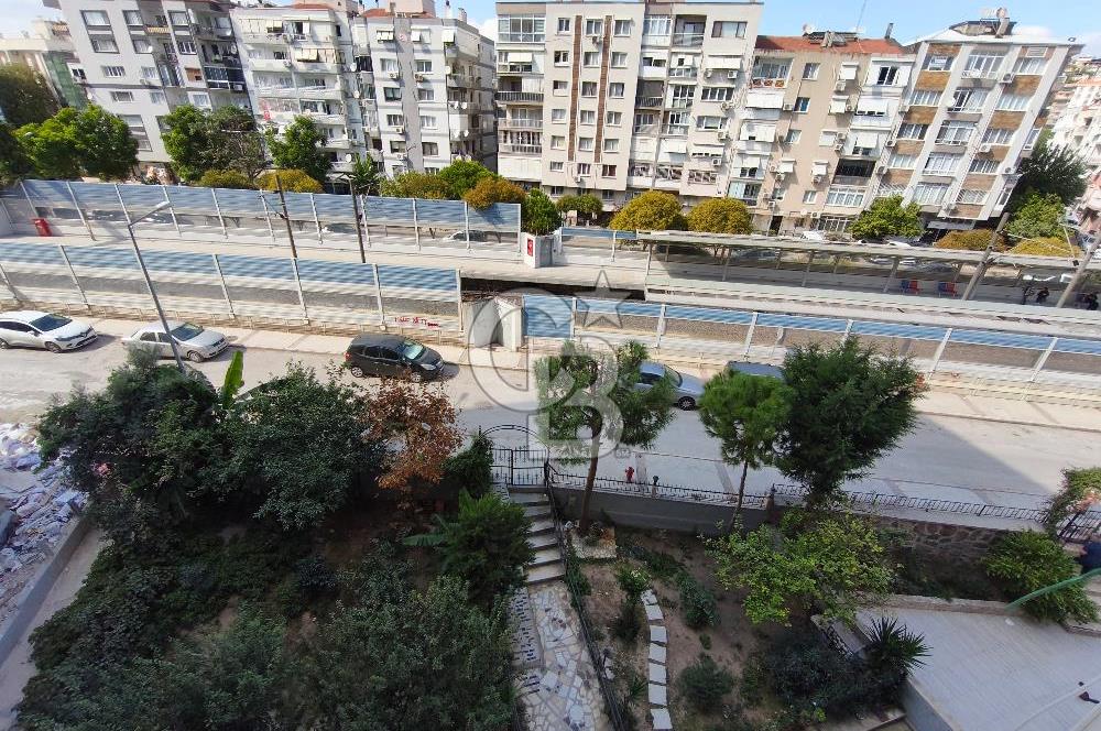 KARŞIYAKA TERSANE'DE İZBAN DURAĞI ÖNÜNDE, ÖNÜ AÇIK 3+1 SATILIK DAİRE