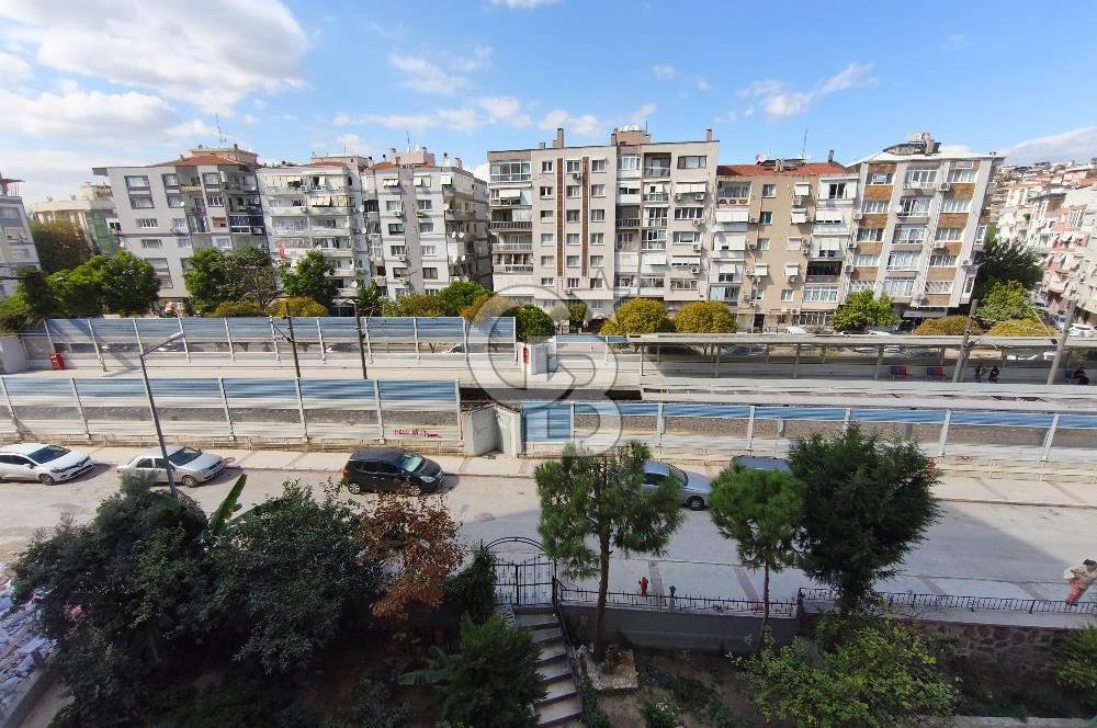 KARŞIYAKA TERSANE'DE İZBAN DURAĞI ÖNÜNDE, ÖNÜ AÇIK 3+1 SATILIK DAİRE