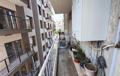 KARŞIYAKA TERSANE'DE İZBAN DURAĞI ÖNÜNDE, ÖNÜ AÇIK 3+1 SATILIK DAİRE