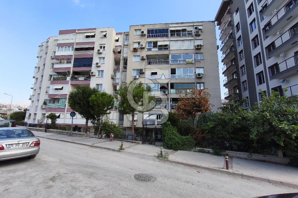 KARŞIYAKA TERSANE'DE İZBAN DURAĞI ÖNÜNDE, ÖNÜ AÇIK 3+1 SATILIK DAİRE
