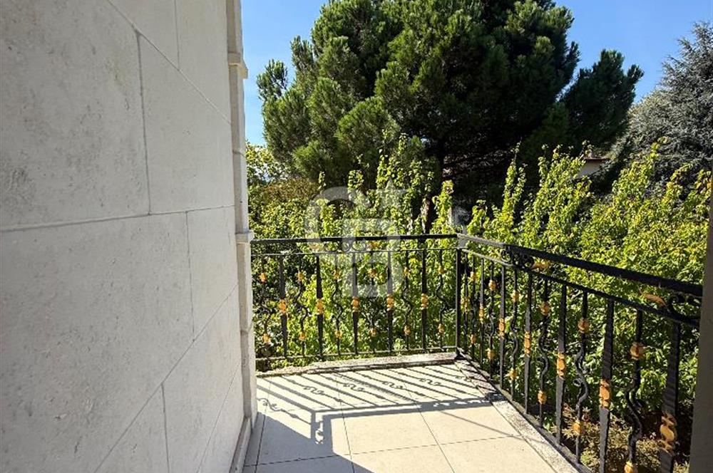 YALOVA SAMANLI’DA 2.436 m² ARSA İÇİNDE 1.400 m² DOĞAL VİLLA