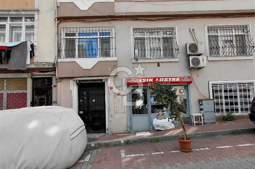 Fatih,Ali Kuşçu mah. MIıhçılar caddesinde Fatih Camiisine komşu konumda Satılık 2+1 Daire