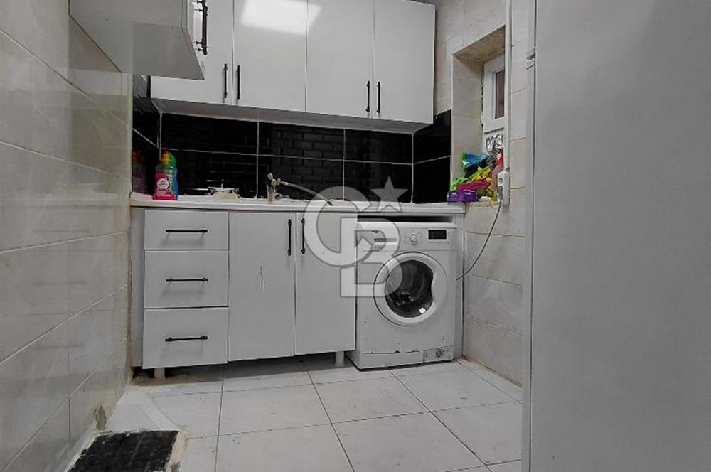 Fatih,Ali Kuşçu mah. MIıhçılar caddesinde Fatih Camiisine komşu konumda Satılık 2+1 Daire
